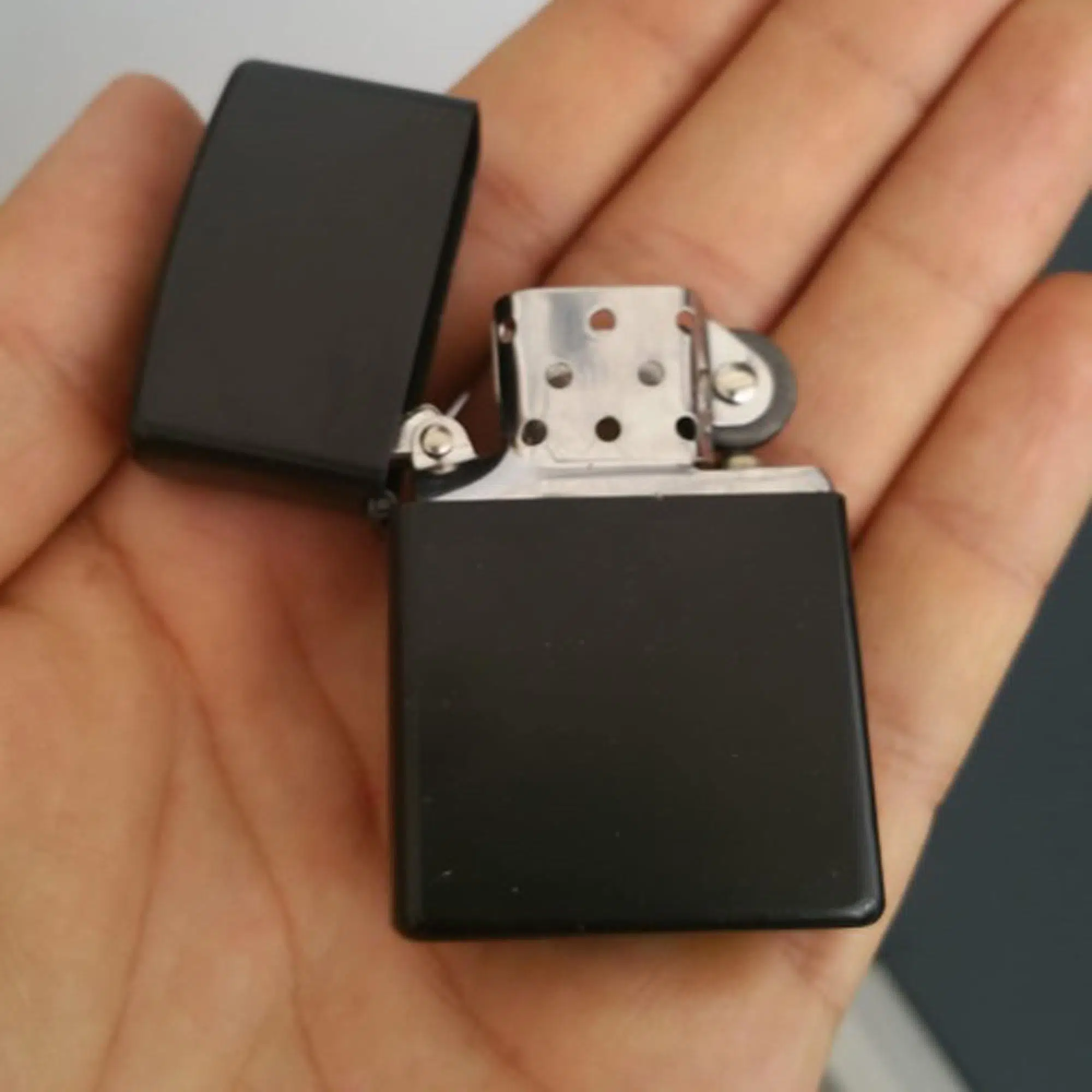 Benzinli Renkli Metal Çakmak - Siyah